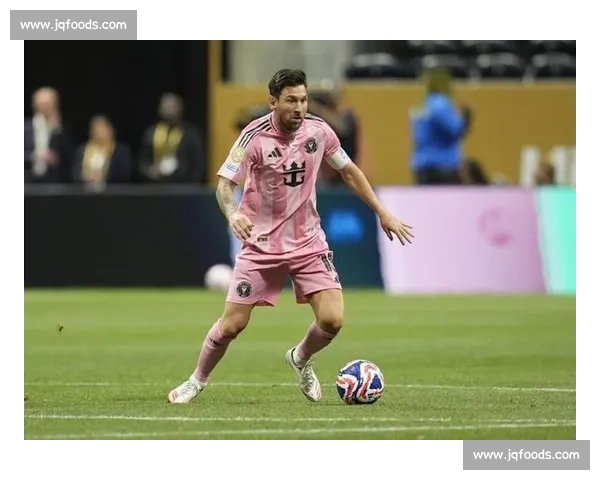 罗马诺确认！曼联 14 岁 “小梅西” 续约两年，U18 三场三球引爆老特拉福德