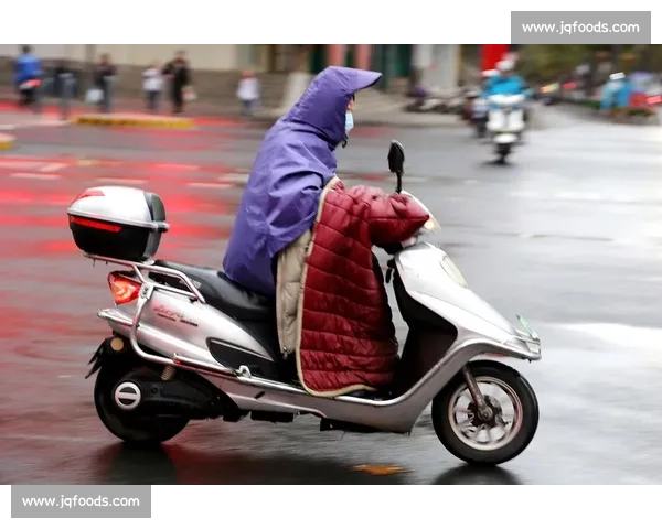骑行转弯不减速酿事故：雨天、夜间更危险，这些案例和技巧要牢记